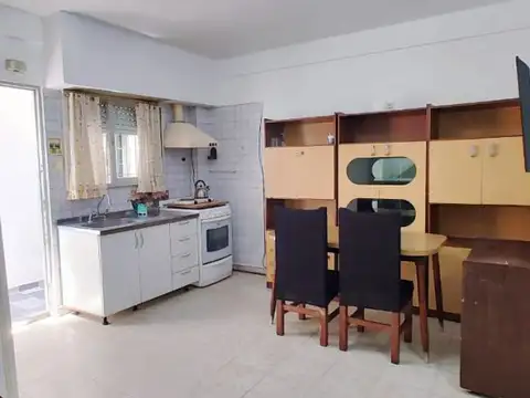 Vendo en Almagro. PH de 2 Ambientes con Patio.