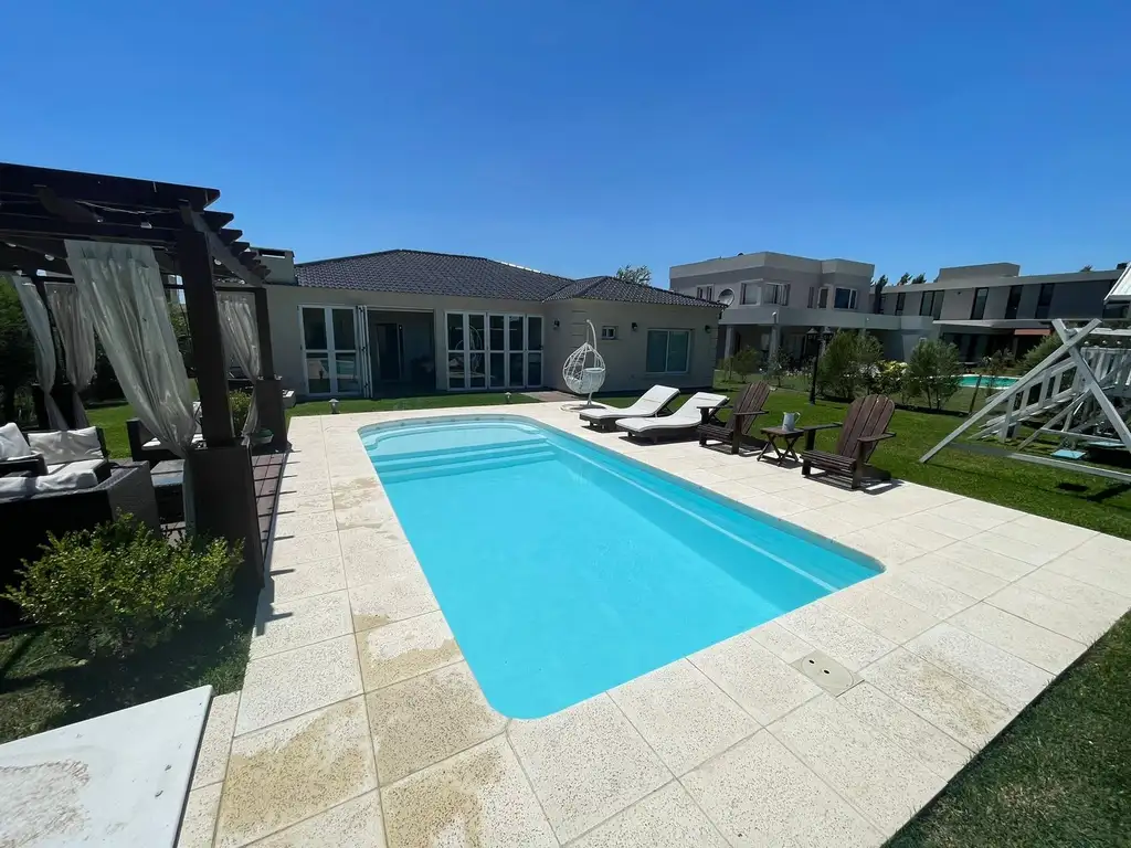 Casa en Venta - 4 dormitorios -