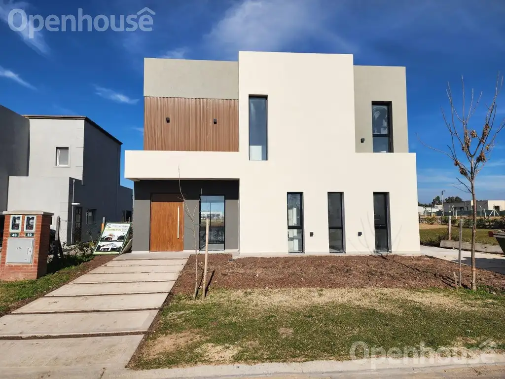 Casa - 189  m² Cubierta | 3 dormitorios | A Estrenar | 2 baños | 4 ambientes | 1 cochera