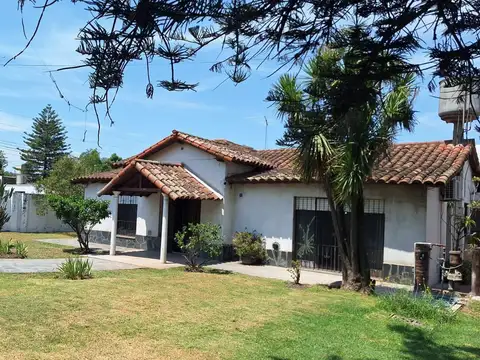 Angel Delia al 2200 esquina Irigoin