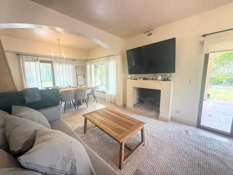 Casa 5 ambientes con 4 baños