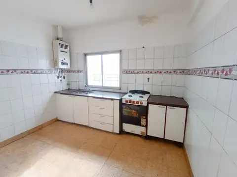 Casa 6 ambientes con 2 baños