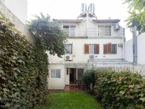 triplex de 4 ambientes SUM, Jardin y cochera