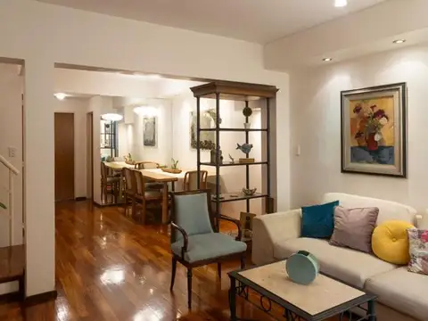 triplex de 4 ambientes SUM, Jardin y cochera