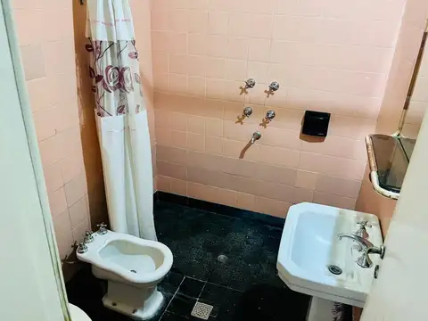 Casa 6 ambientes con 4 baños