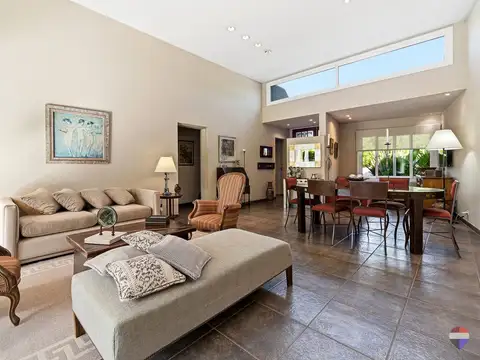 Casa en Venta con 1 cochera