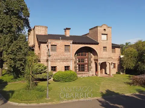 Casa en venta de  416 m² cubiertos sobre lote de 900 m² en barrio El Casco de Moreno 100