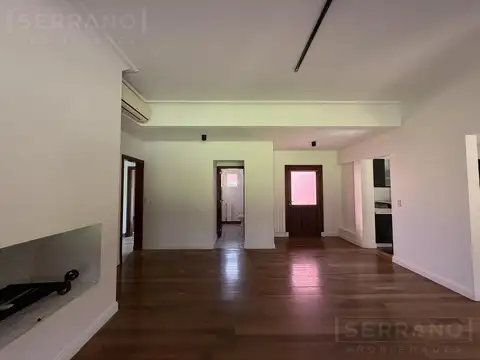 Casa en Alquiler con 4 cocheras