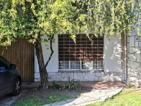 BUENA CASA A REFACCIONAR SOBRE LOTE DE 400 M2