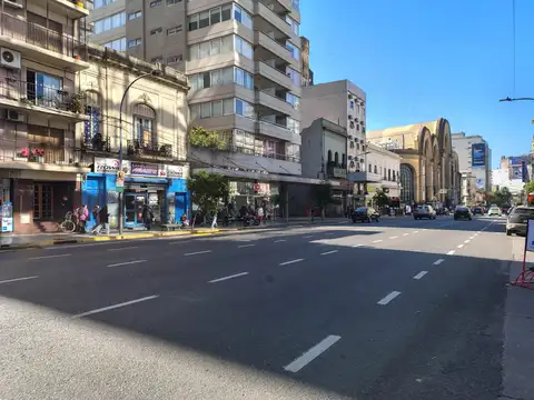 EN UBICACIÓN PRIVILEGIADA – A MTS SHOPPING ABASTO ESTACION SUBTE B - LUMINOSO – BUEN EDIFICIO