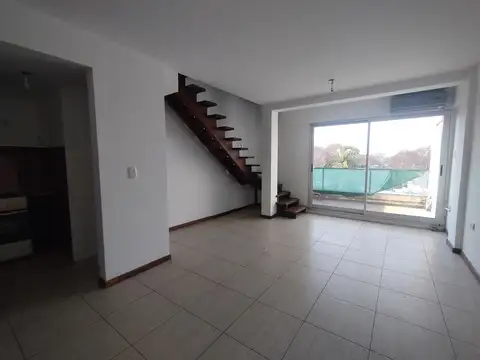 Departamento en Barrio Parque. 1 Dormitorio. Comodin. Duplex. Cochera.