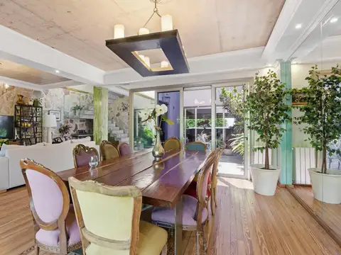 Casa en Venta con 4 cocheras
