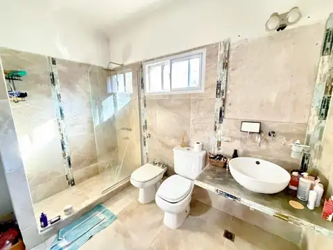 Casa en Venta con 4 cocheras