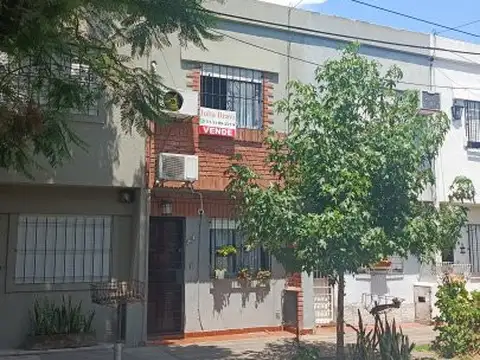 Venta al Duplex 3 ambientes con Patio en Morón