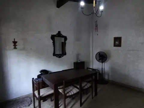Casa 7 ambientes con 2 baños