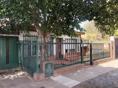 CASA EN VENTA EN CASTELAR NORTE