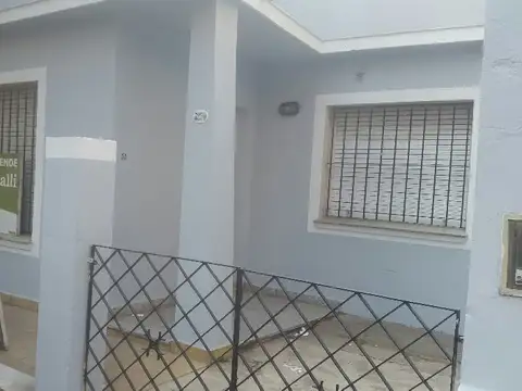 Casa en venta de 3 ambientes con fondo - Munro