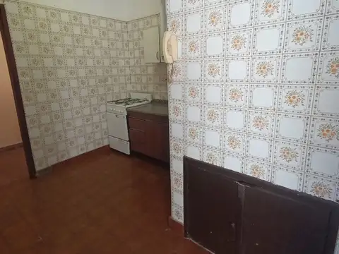 Venta. depto 4 amb + patio. Ciudadela