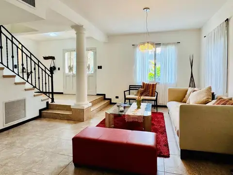 Casa 6 ambientes con 3 baños