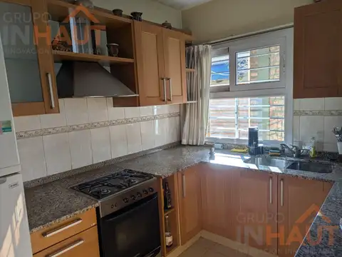 Casa en Alquiler con 2 cocheras