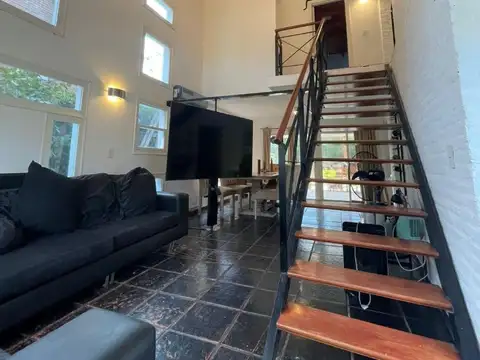 Casa en Venta con 2 cocheras