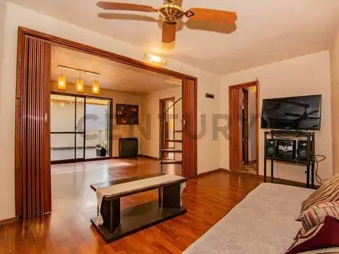 Venta | Casa de Pasillo 2 dormitorios + comodín - Abasto, Rosario