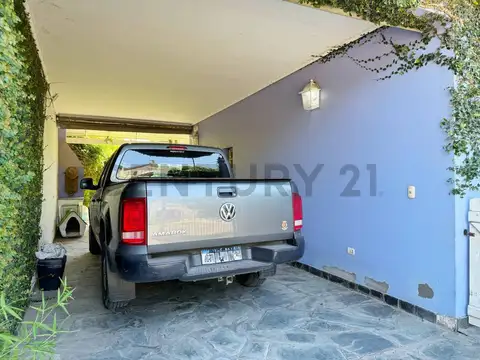 Casa en venta 4 dormitorios en City Bell entre caminos calle 464 esq 21