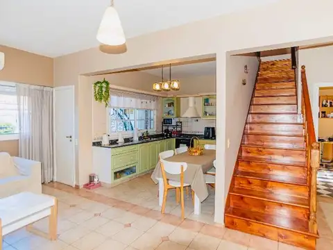Casa en Venta con 2 cocheras