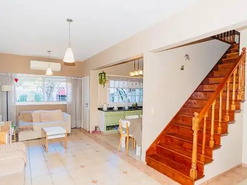 Casa 5 ambientes con 2 baños