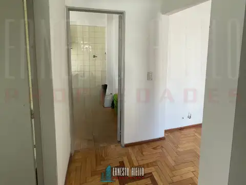 VENTA DEPARTAMENTO DE DOS AMBIENTES EN EXCELENTE UBICACIÓN, QUILMES CENTRO.