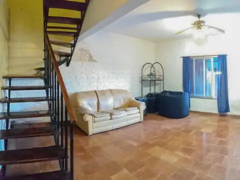 Depto Tipo Casa 3 ambientes con 2 baños