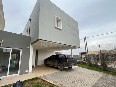 Casa 5 ambientes con 2 baños