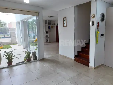Alquiler casa gerencial con pileta Plottier