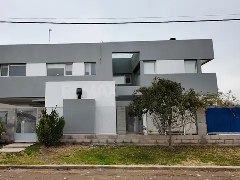 Alquiler casa gerencial con pileta Plottier