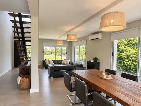 Casa 4 ambientes con 3 baños