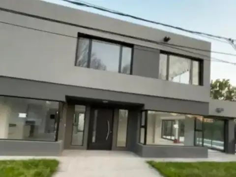 Casa en alquiler - 4 Dormitorios 4 Baños - 455Mts2 - Canning