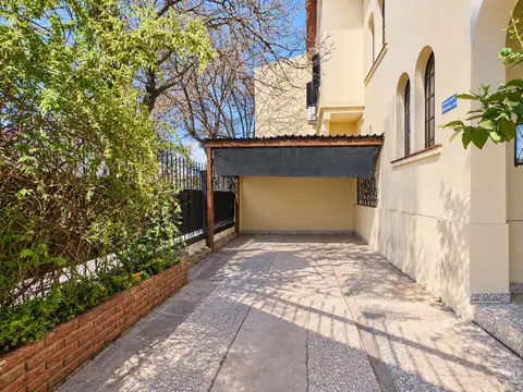 Casa en Venta con 3 cocheras