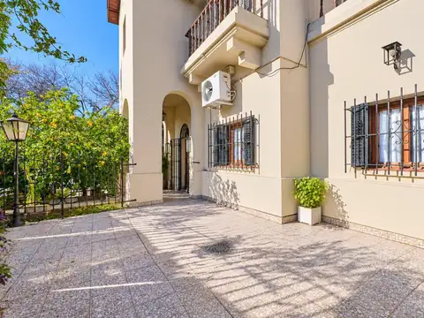 Venta Casa 5 ambientes Parque Chas