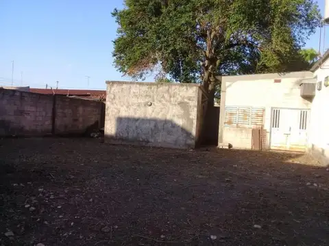 Galpon Sobre Terreno Centrico   Mejoras Para Vivienda