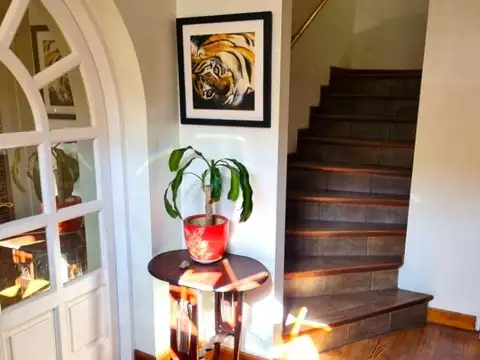 Casa 6 ambientes con 2 baños