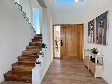 Venta moderna e impecable Casa 5 amb a la laguna en Barrio Cantón, Norte, Escobar, GBA Norte