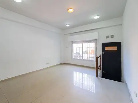 Depto Tipo Casa 5 ambientes con 2 baños