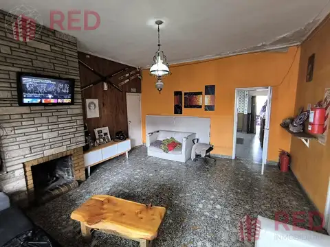 Casa 6 ambientes con 2 baños