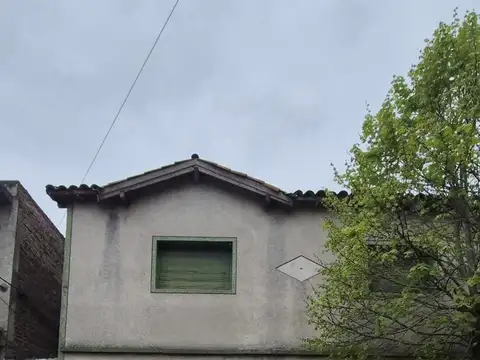 Propiedad de 4 departamentos y local o garage