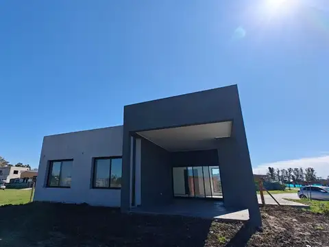 Casa 4 ambientes con 3 baños