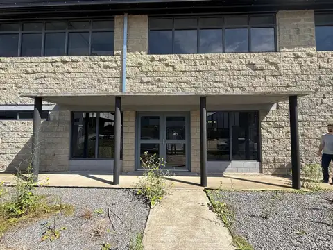 AMPLIA NAVE INDUSTRIAL EN EL PARQUE INDUSTRIAL DE EZEIZA