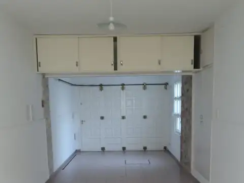 Casa 7 ambientes con 2 baños