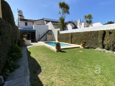 Casa 5 ambientes con 3 baños