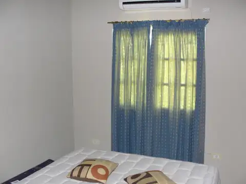 Casa de campo. 3 dormitorios. Amplio parque. COLON. ENTRE RIOS.