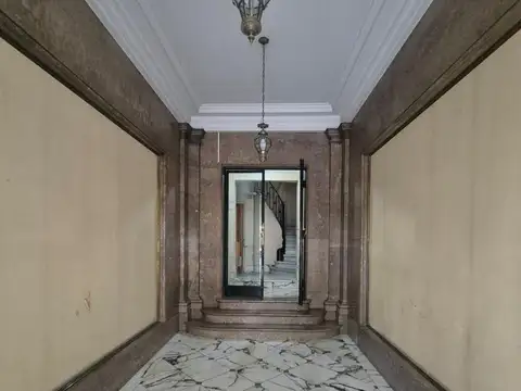 Av Pte Roque Saenz Pena 800